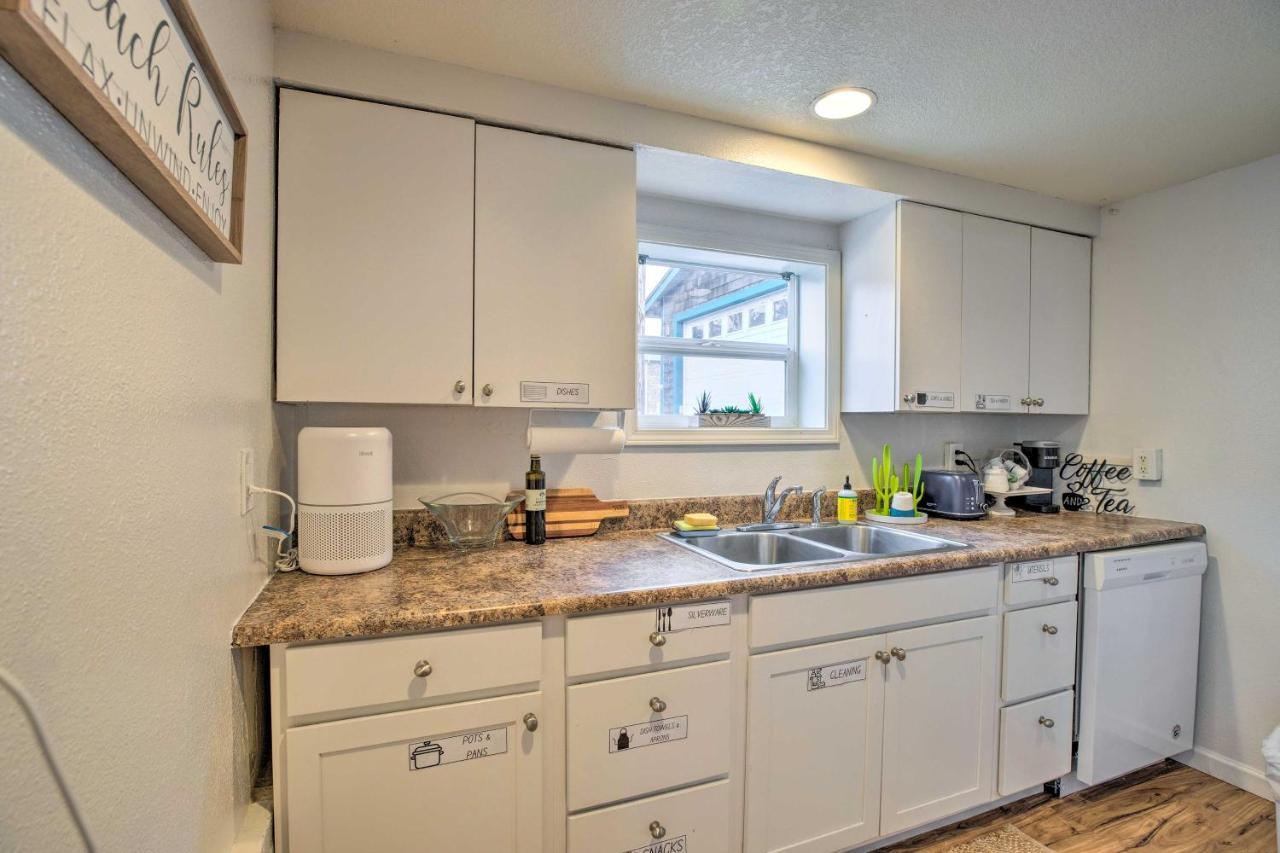 Rockaway Beach Condo - Beach Access Nearby! Exterior photo