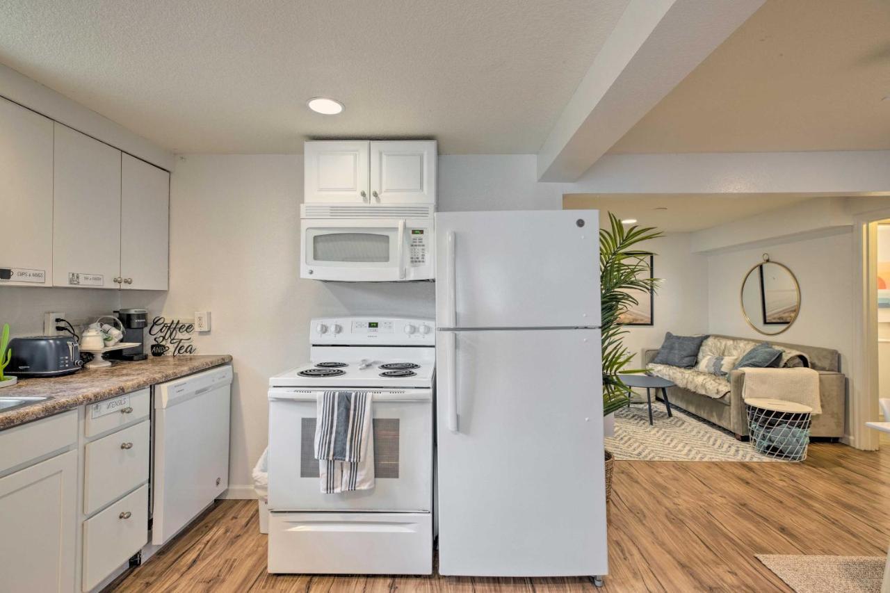 Rockaway Beach Condo - Beach Access Nearby! Exterior photo